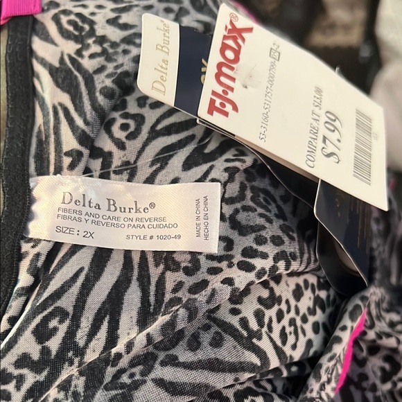 Delta Burke Black and Pink Lace Chemise with Adjustable Straps - Picture 2 of 4